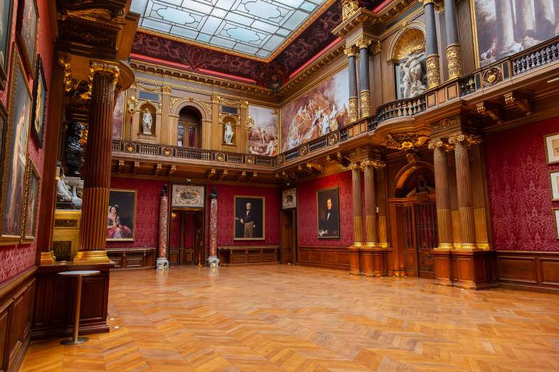 A unique and atypical decorative setting perfect for photo shoot sessions in Paris, FRANCE