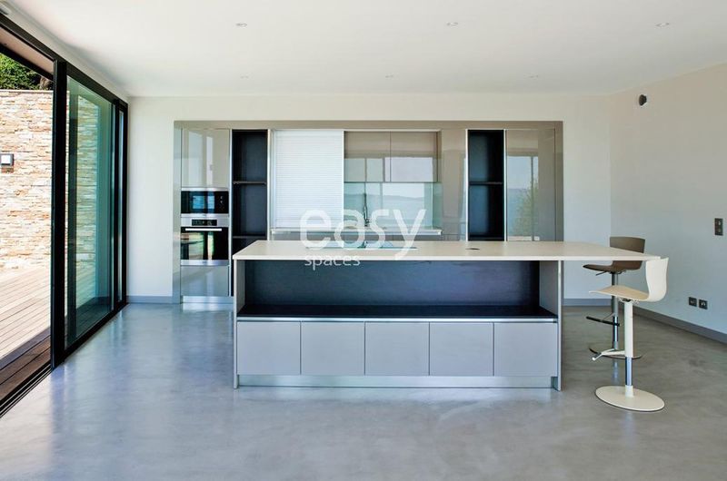 Filming locations in the Provence-Alpes-Côte d'Azur region specifically in the department of 83