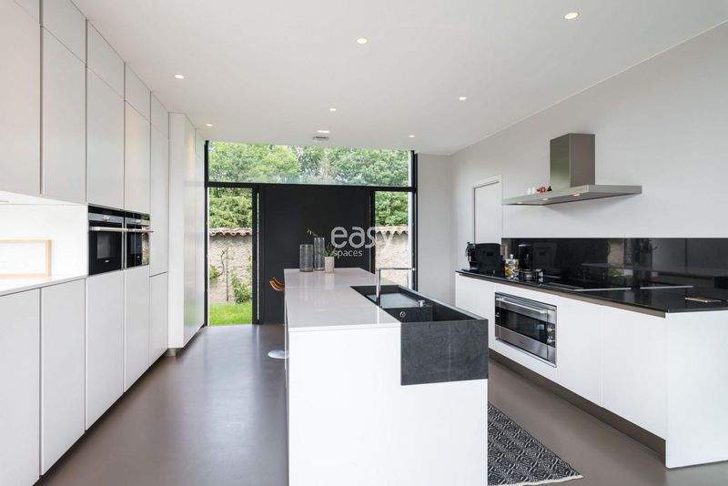 How can I rent out my house for professional photography sessions?