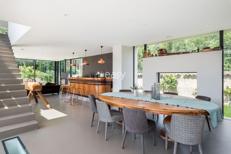 villa available for rent to be featured in a prestigious fashion magazine in Lyon