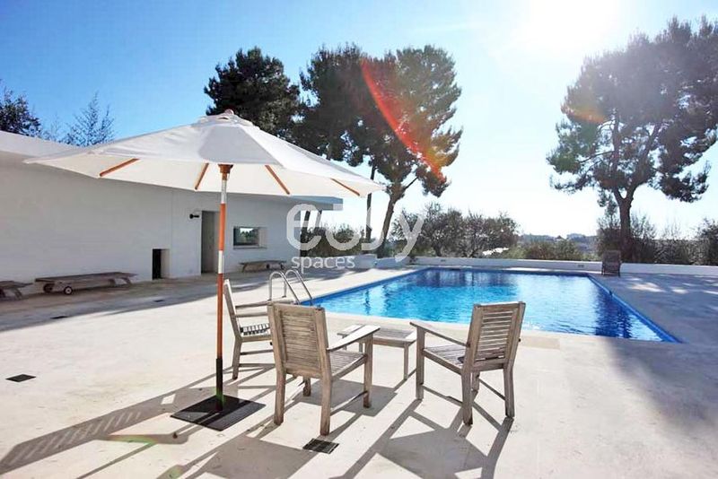 renting a luxury architect-designed villa specifically for a high-end photo production in the southeastern region