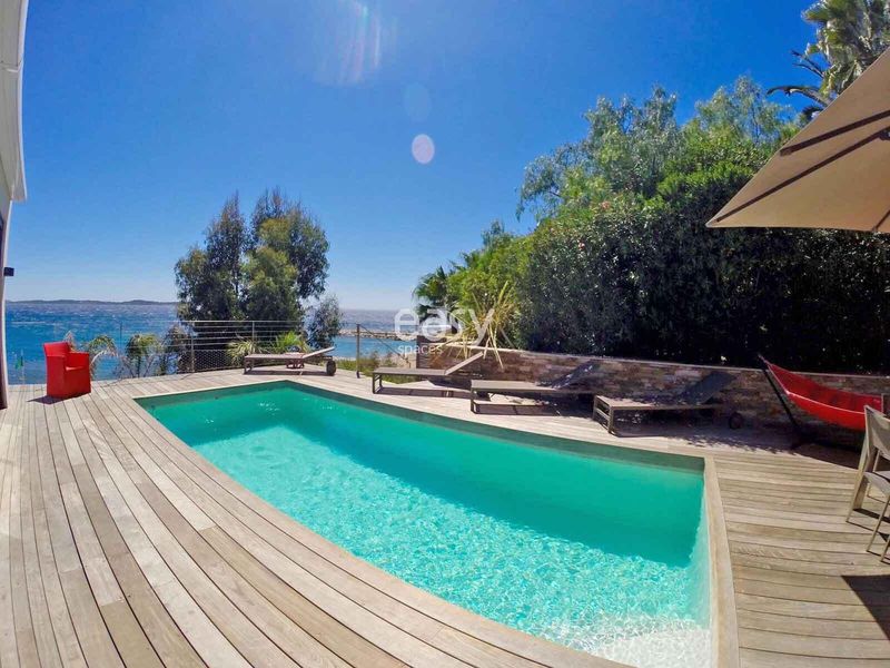 renting filming locations in the Var department within the Provence-Alpes-Côte d'Azur region 83