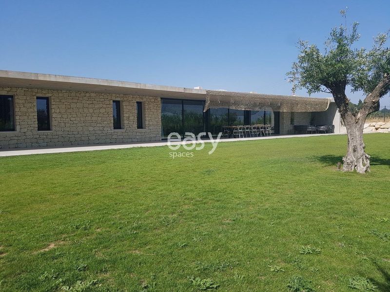 contemporary villa available for rent in FRANCE, ideally suited for professional photo shooting sessions