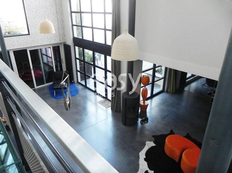 renting a contemporary loft space specifically designed for filming purposes in the city of Lyon located in the Rhone department 69