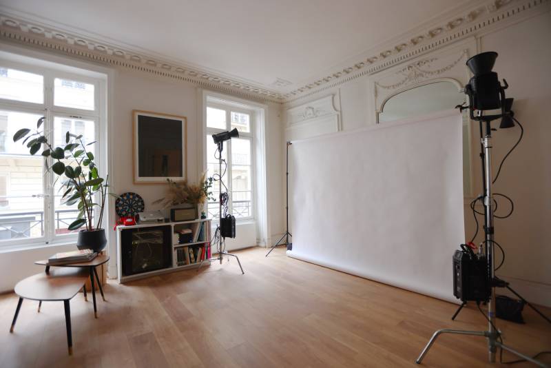 apartment available for rent in Paris specifically designed for hosting various event types, including private gatherings and corporate functions