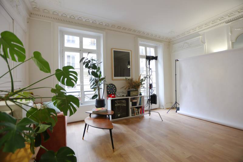 renting a Parisian apartment in the heart of Paris for a professional filming project