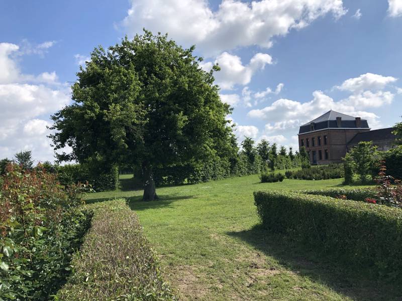 decor with large garden for event hosting and various professional receptions in FRANCE