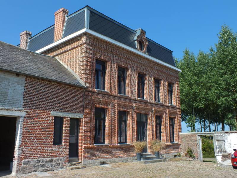 Unusual and unique decor settings for extraordinary photo shoots in Lille, FRANCE