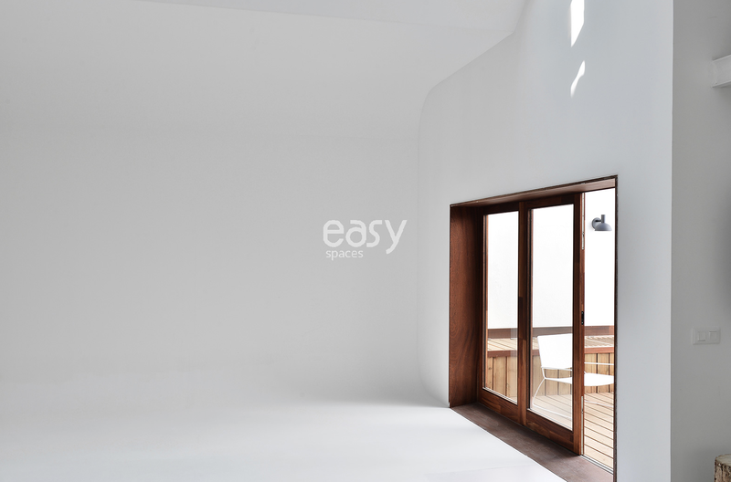 scenery and setting specifically designed and arranged for filming in the city of Arles