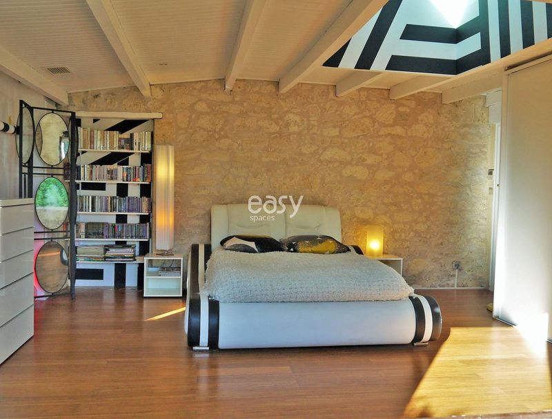 Who knows of a reliable agency that specializes in renting out houses specifically for film and video shoots?