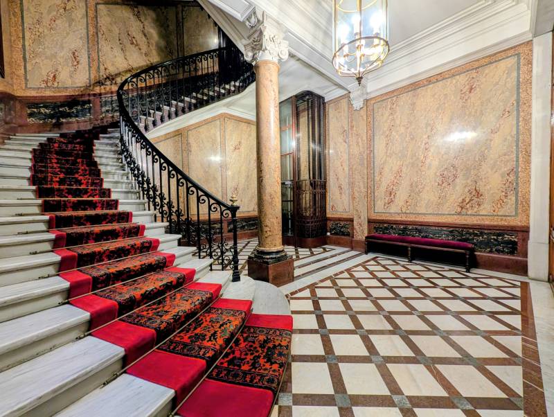 rent an entrance hall for a photo shoot in Paris