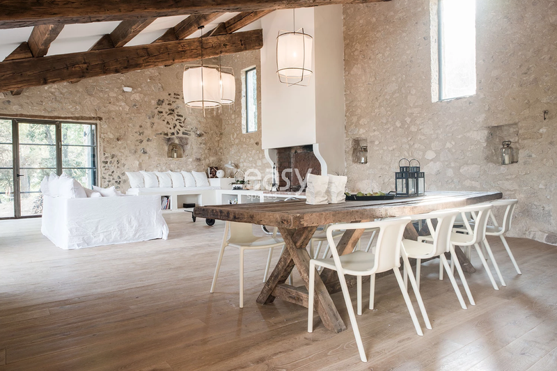 charming stone house with character available for rent for photo shoots in the Luberon region