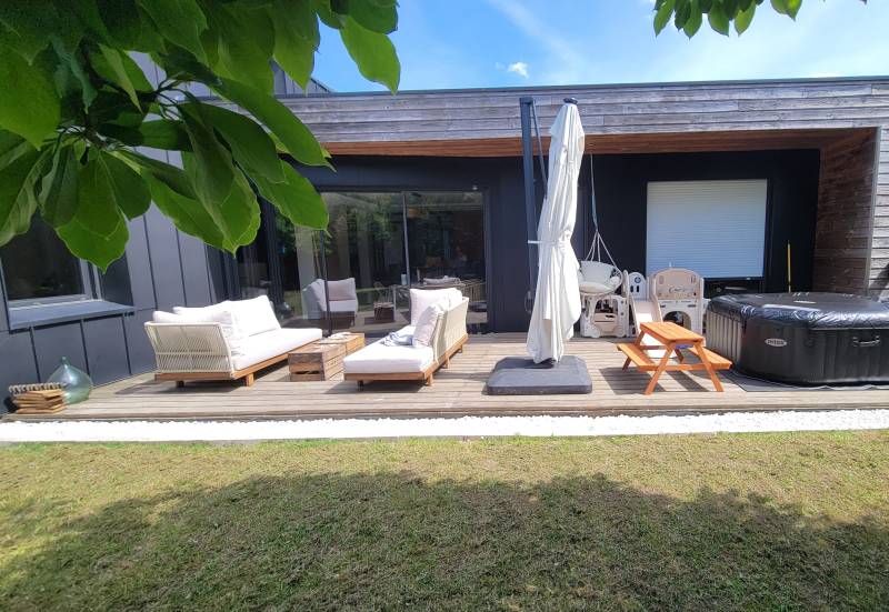 Contemporary house for a film production in Nantes -France