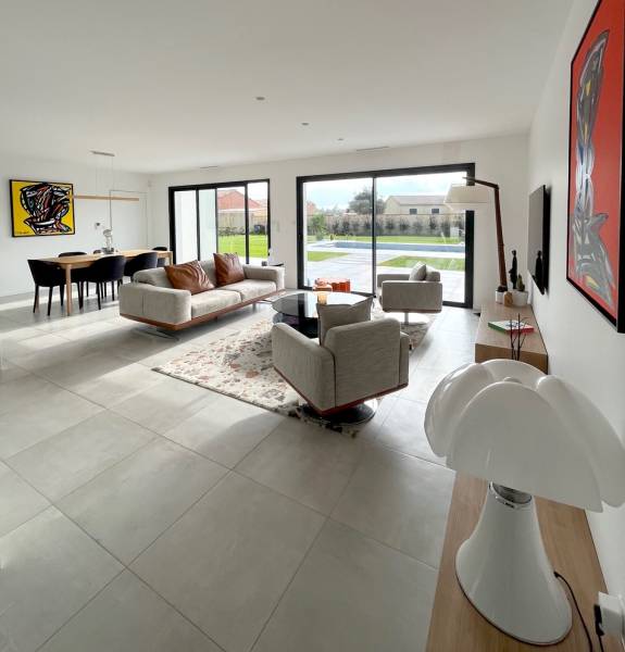 Renting a beautiful and modern house for a professional photo shooting in Toulouse, FRANCE