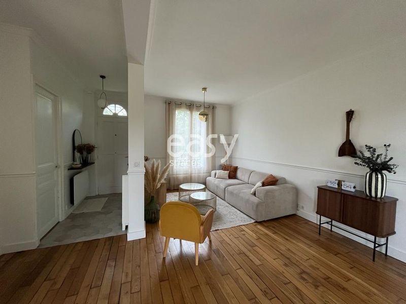 unusual and unique filming location in Paris FRANCE