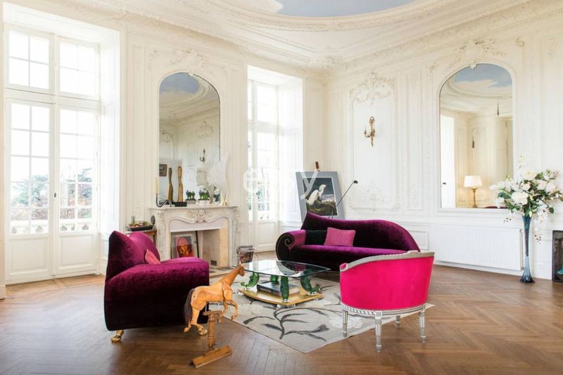 location set for lingerie photoshoot in Nantes city area