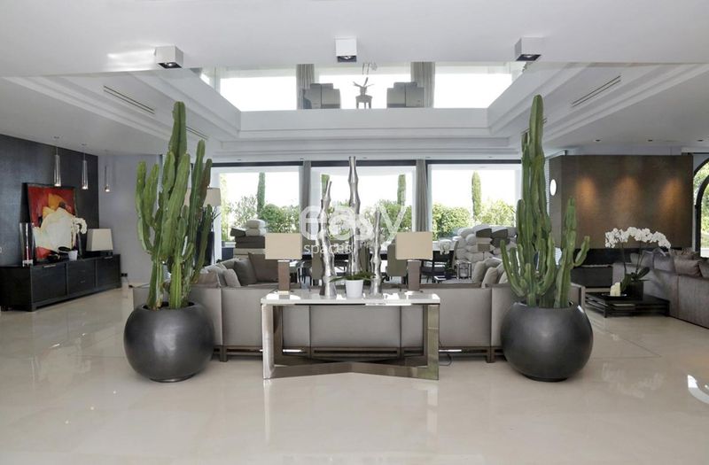 how to find a truly unique and atypical film set location in nice