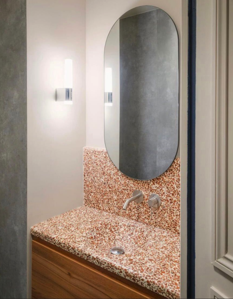 Beautiful bathroom for rent for cosmetic film shoots in Paris