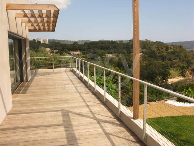 contemporary architect-designed villa rental for photo productions in Saint Tropez 83 with stunning views and modern amenities