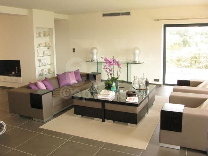 rental services for shooting locations and film sets in saint tropez and the var department 83