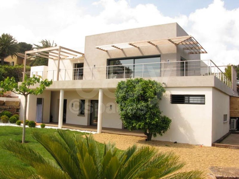 filming locations and natural scenic backgrounds in the beautiful and famous town of Saint Tropez, France