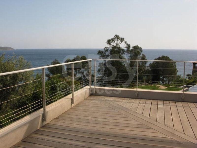 Contemporary architect-designed house available for rent specifically for photoshoots and filming in Saint-Tropez