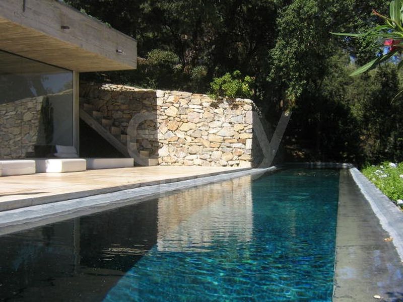 agency that collaborates with the most renowned and prestigious names in the fashion industry located in the southern region of France