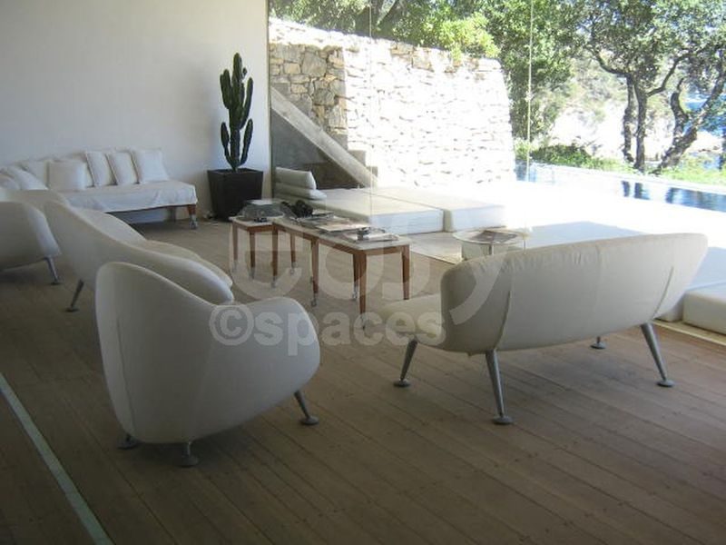 Architectural villa featuring a private swimming pool ideal for film shoots in Toulon region Var