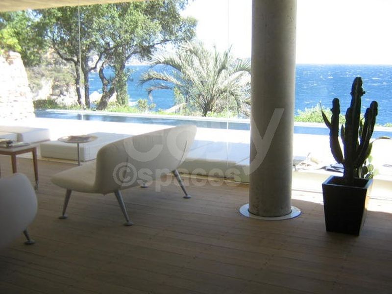 Modern villa rental with swimming pool ideally suited for filming locations in the Var