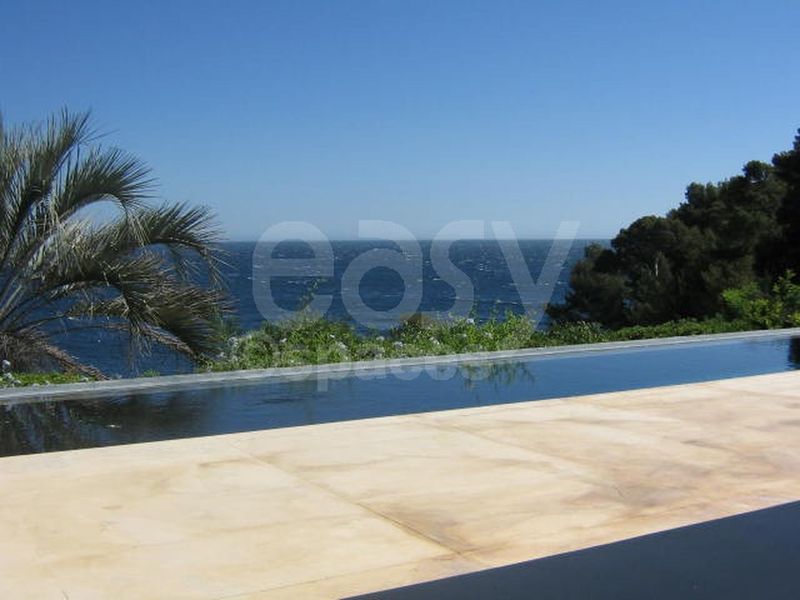 Modern villa available for rent in Toulon specifically designed for photo productions