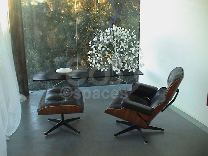 renting a villa specifically for professional photographic shooting purposes in the vibrant city of Marseille