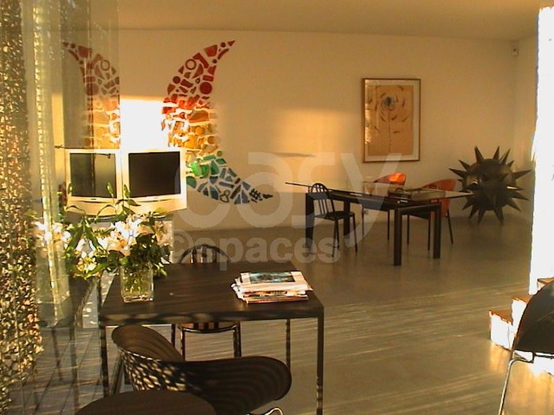 modern house rental with private swimming pool ideally suited for professional photo productions in Marseille