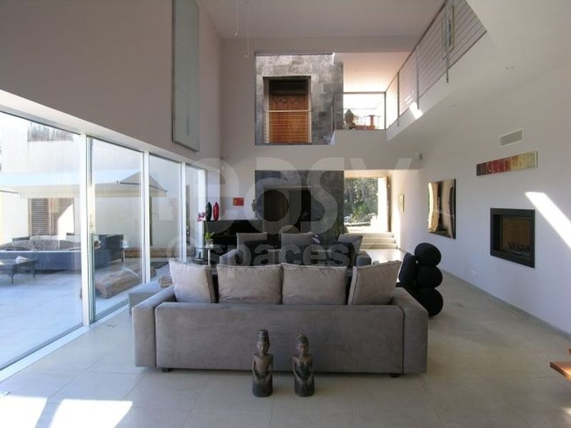 rent a contemporary house for film shootings in Aix en Provence with modern and elegant features