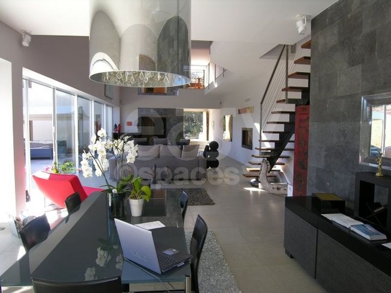 rental of an architectural villa interior for filming and photo shoots in the Provence-Alpes-Côte d'Azur region near Aix-en-Provence