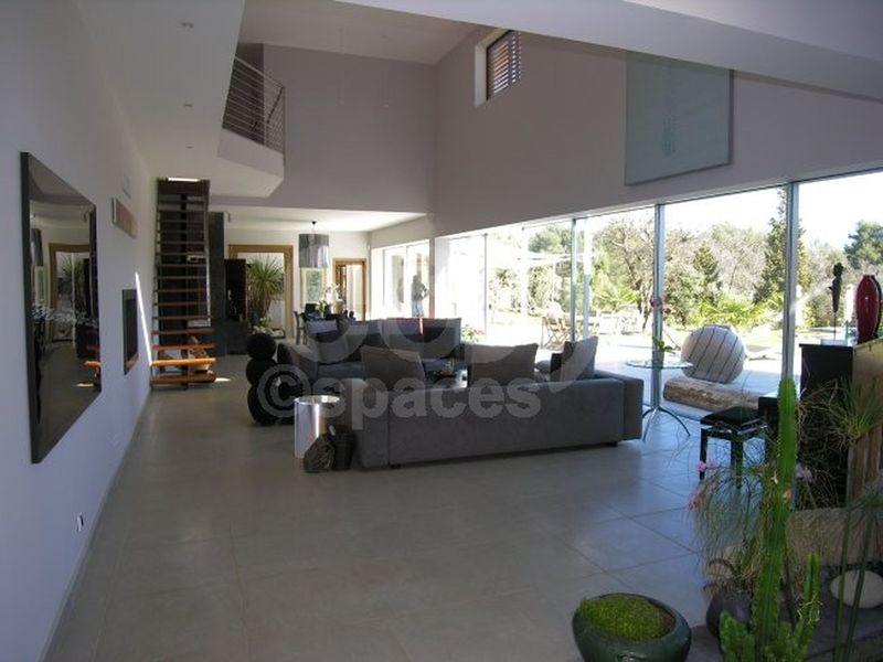 rent contemporary filming locations in Marseille and Aix en Provence for your production needs