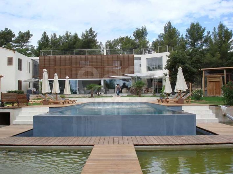 rental of various locations and houses for photo shooting and film production in Aix en Provence, BDR