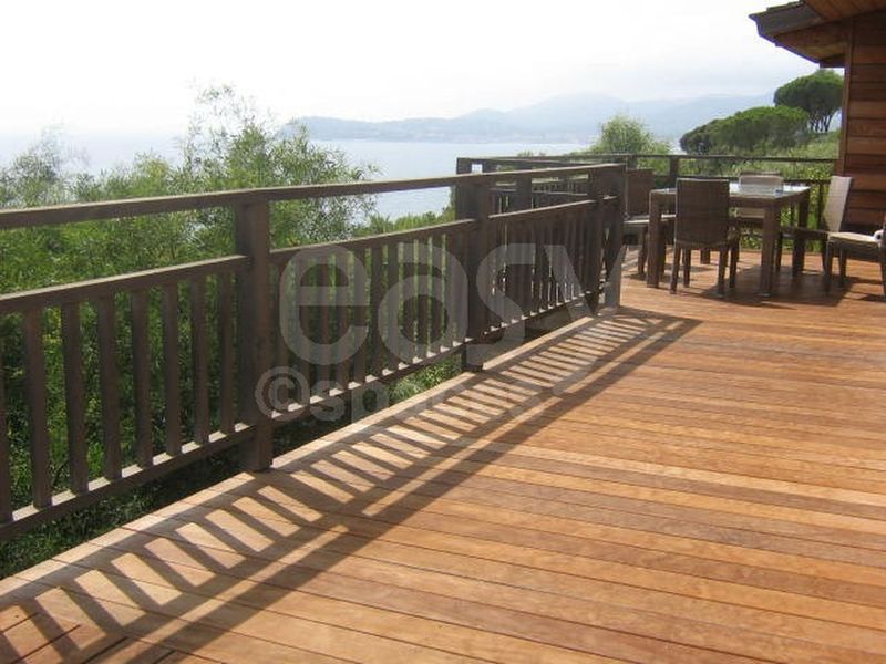 Architectural villa with a swimming pool perfectly designed for photoshoots in Saint Tropez, Var