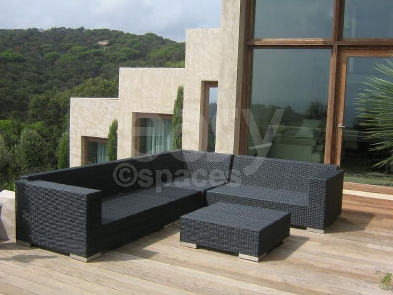 Agency specializing in the rental of locations and film sets across the southern region of France known as PACA