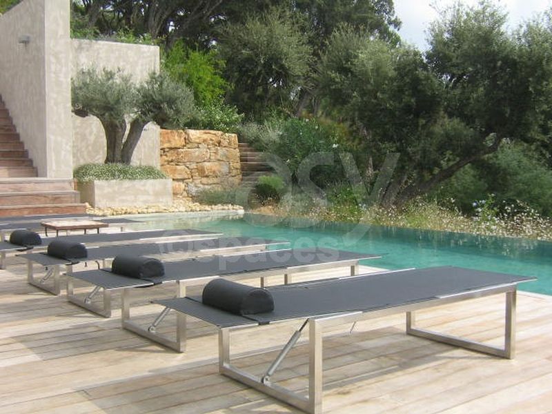 Swimming pool ideally suited for professional photo shoot sessions in Saint-Tropez, Var department 83