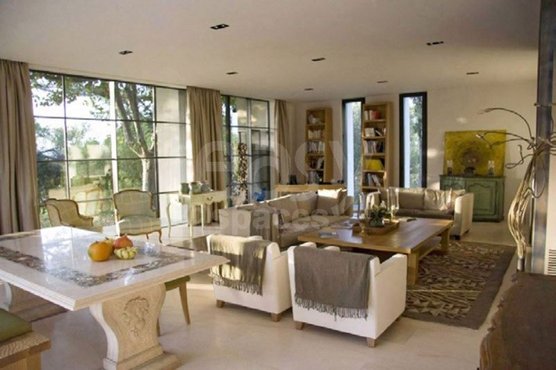 renting a house with a swimming pool near Aix en Provence for photo shoots and filming purposes