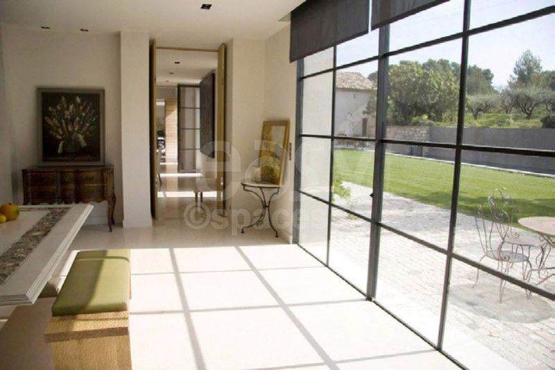Rent a beautiful and spacious modern house interior ideal for filming and professional photo shoots in Aix en Provence