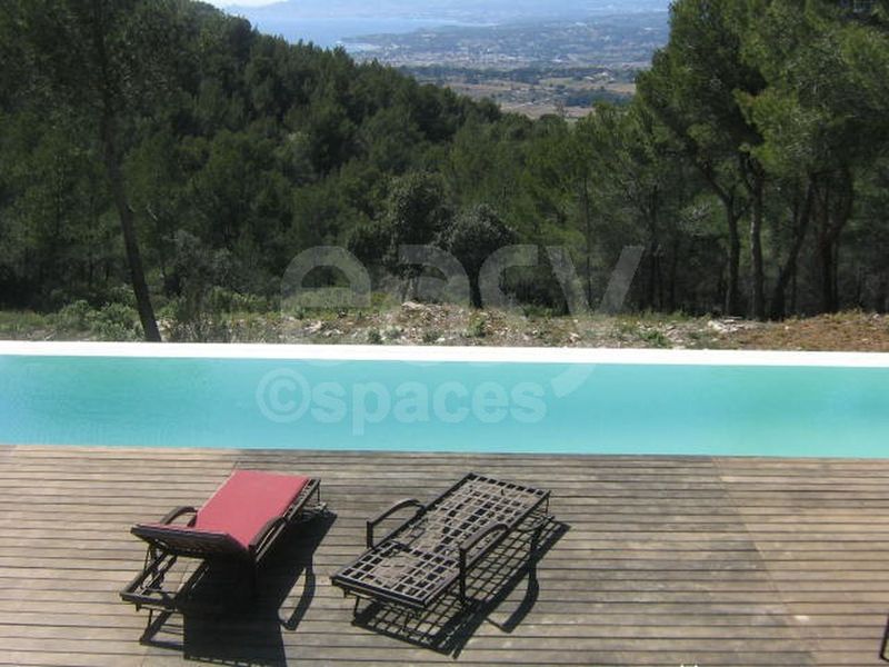 Rental of an elegant villa with swimming pool and garden ideal for film sets in Toulon 83 and Marseille 13