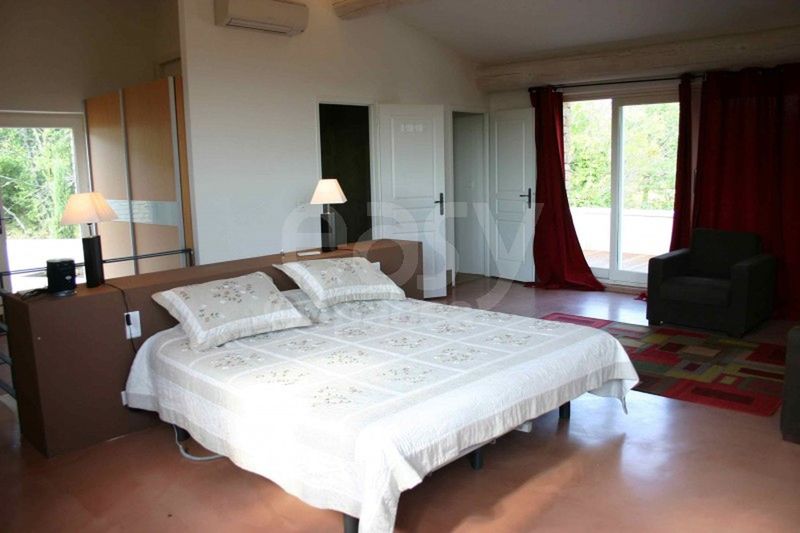 rental of bastide, house, mas in luberon and alpilles regions specifically adapted for film and photo shootings