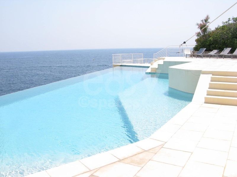 Renting out your house for a film shoot in the beautiful and sunny south of France