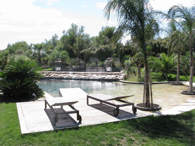 film and photo locations in the beautiful south of France including Saint Tropez, Nice, Cannes and Monaco