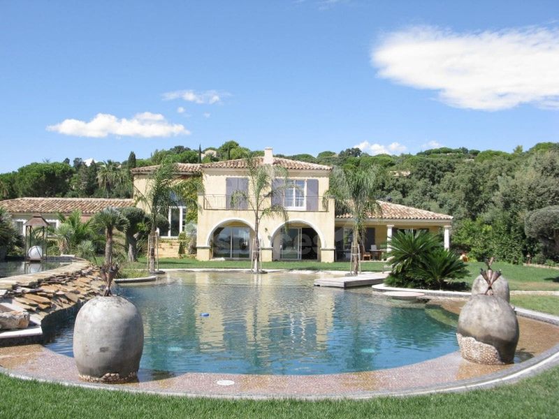 rental services for filming locations and film sets in the beautiful area of Saint Tropez in the Var department of France 83