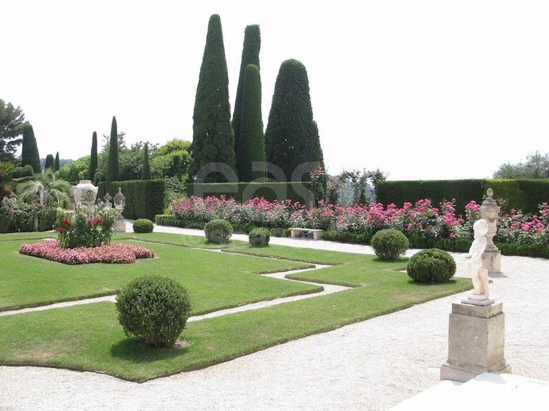 Beautiful Belle Époque style house available for film shootings and professional photographic productions in Nice