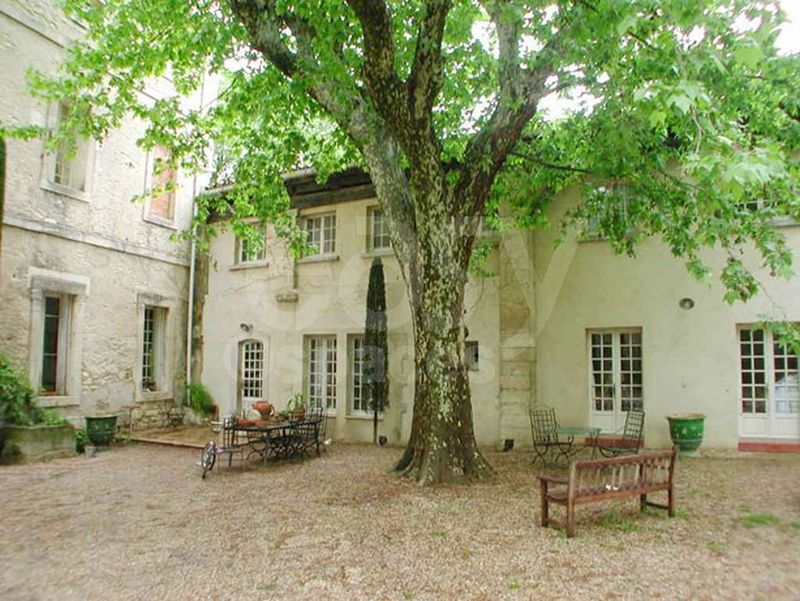 Where to Rent a Filming Location in Arles for Your Next Production Project