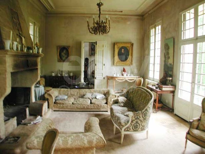 Rental of a beautiful and elegant mansion available for film and movie shooting in Arles