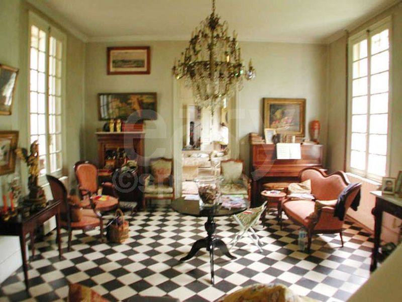 rental of venue locations specifically designed for professional and artistic photography shoots in Arles